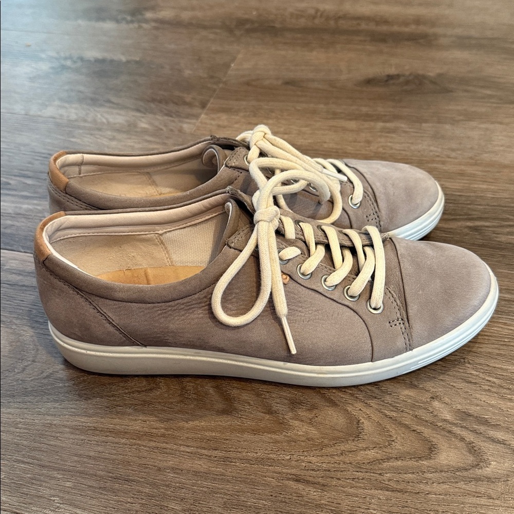 Ecco Women's Soft Size 8 Sneaker in Grey Nubuck Leather